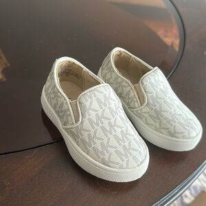 Michael Kors jem Daley slide in vanilla size 5
